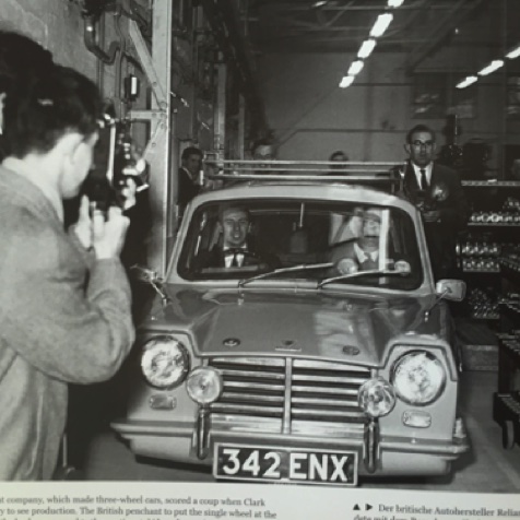 JIm au volant d'une Reliant ! A la sortie de l'usine